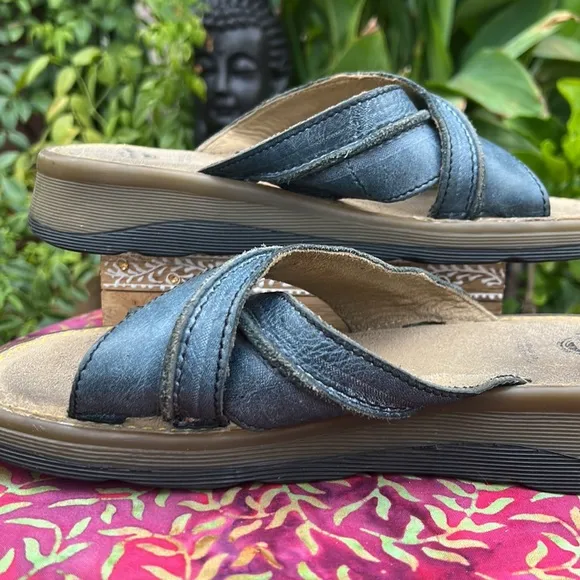 🏴󠁧󠁢󠁥󠁮󠁧󠁿 Dr. Martens MIE Blue Leather Criss-Cross Slides / Sandals UK 6