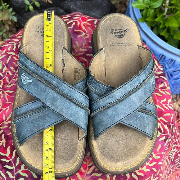 🏴󠁧󠁢󠁥󠁮󠁧󠁿 Dr. Martens MIE Blue Leather Criss-Cross Slides / Sandals UK 6