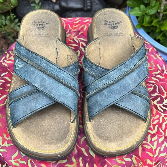 🏴󠁧󠁢󠁥󠁮󠁧󠁿 Dr. Martens MIE Blue Leather Criss-Cross Slides / Sandals UK 6