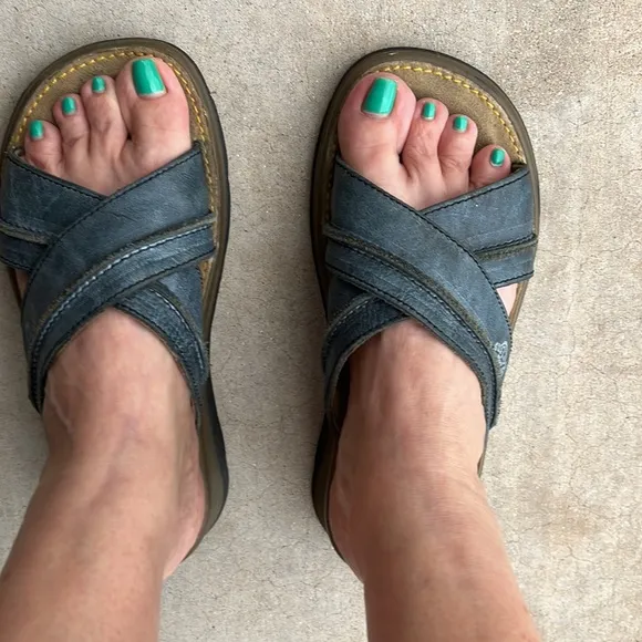 🏴󠁧󠁢󠁥󠁮󠁧󠁿 Dr. Martens MIE Blue Leather Criss-Cross Slides / Sandals UK 6