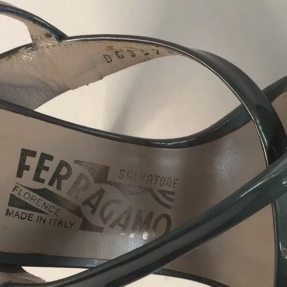 💥💥. SALVATORE FERRAGAMO💥💥.             PATENT LEATHER SANDALS