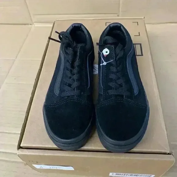1345. NEW! Vans Black Kids US size 13
