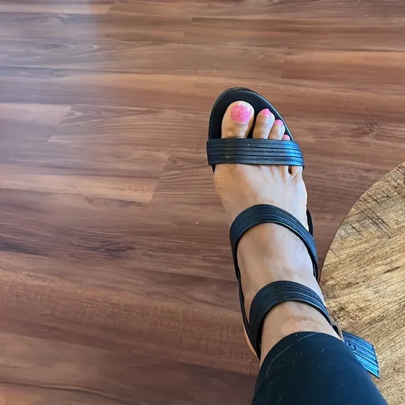 $295 Paige Isla Platform Leather Sandals Black 11M