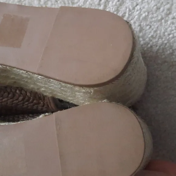 31. NWOT. Steven by Steve Madden open toe platform sandals