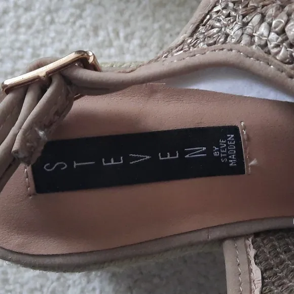 31. NWOT. Steven by Steve Madden open toe platform sandals