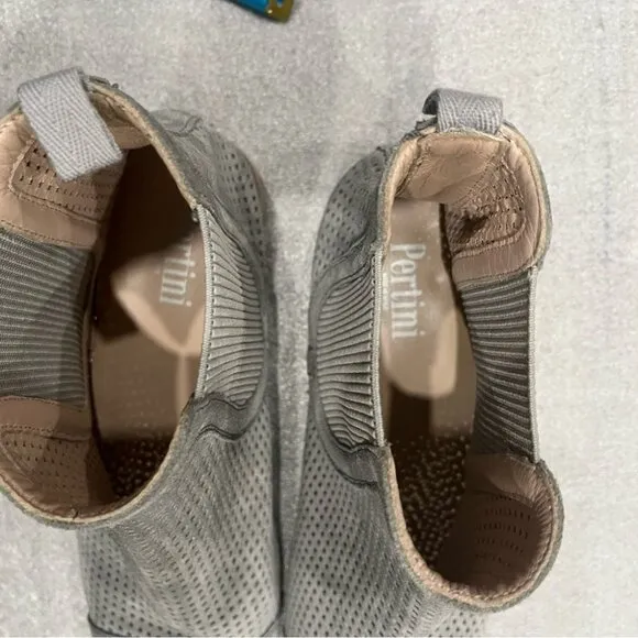 [39/US8.5]Pertini Sage Gray Perforated Ankle Light Suede Boots