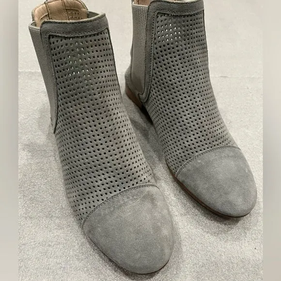 [39/US8.5]Pertini Sage Gray Perforated Ankle Light Suede Boots