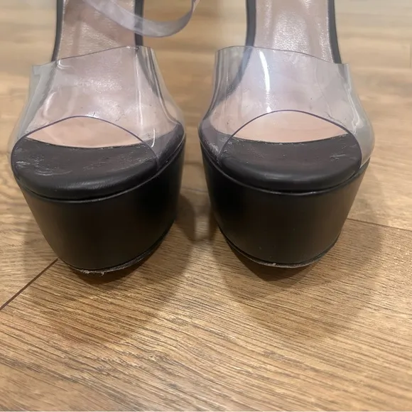 $620 ANDREA WAZEN Antigone PVC platform ankle strap sandals in black - Size 6.5