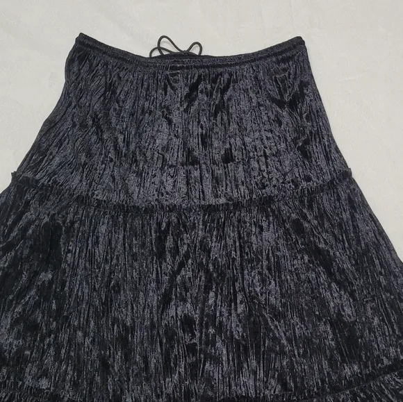 90s Vintage Black Tiered Crushed Velvet Stretch High Waist Midi Prairie Skirt