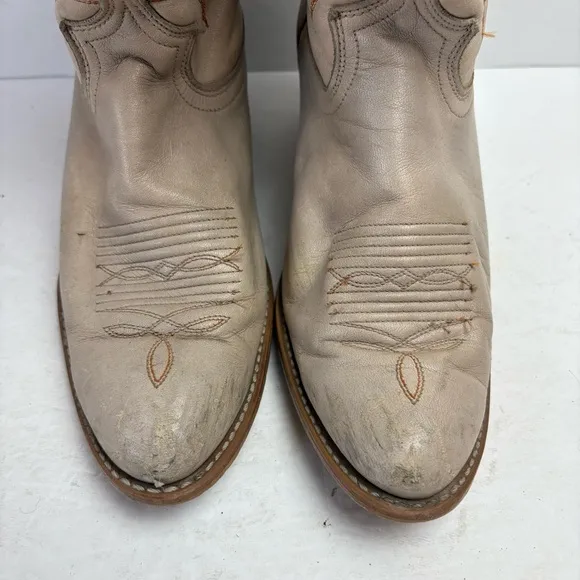 ACME Cream Heeled Boots with Western Stitching Women’s size 8