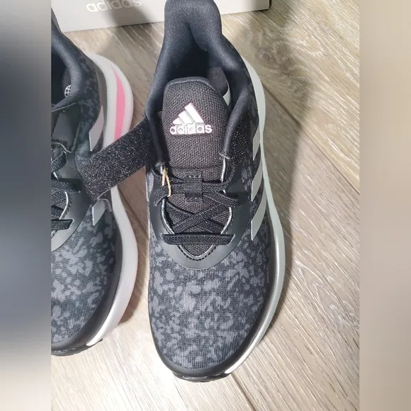 Adidas Fortarun EL K black, gray print and pink accents running shoe Size 2
