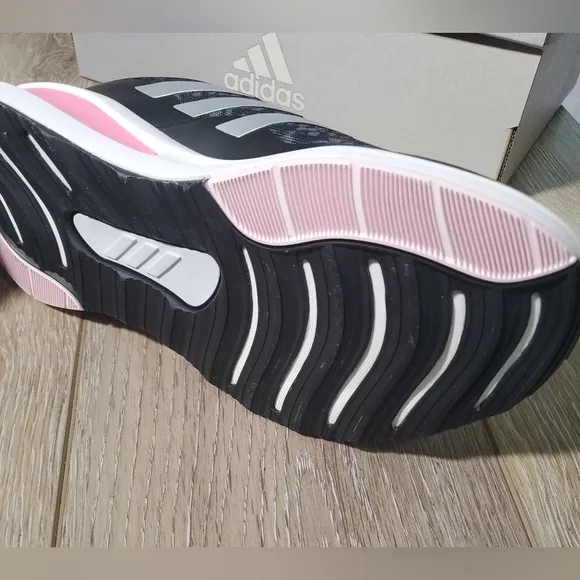 Adidas Fortarun EL K black, gray print and pink accents running shoe Size 2