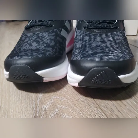 Adidas Fortarun EL K black, gray print and pink accents running shoe Size 2
