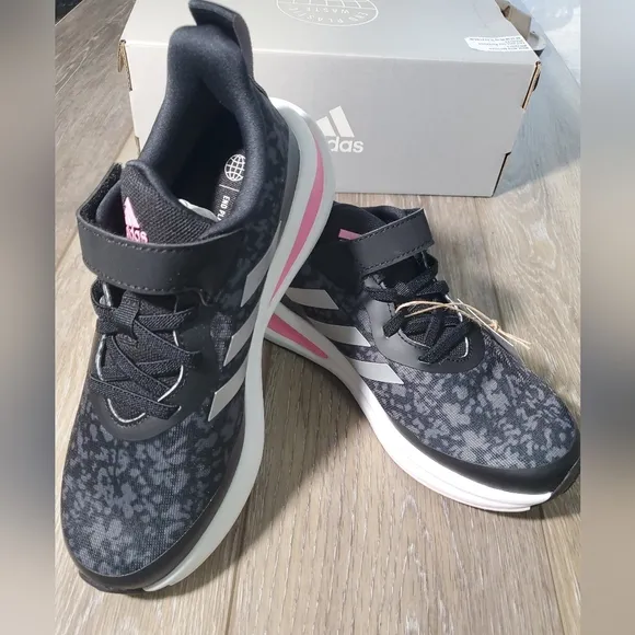Adidas Fortarun EL K black, gray print and pink accents running shoe Size 2