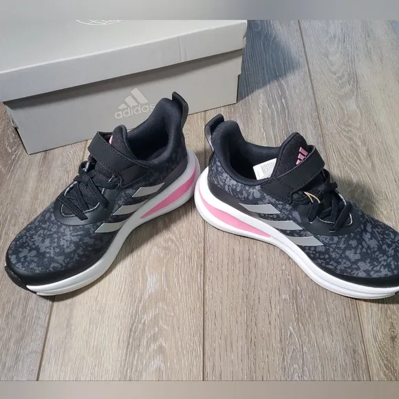 Adidas Fortarun EL K black, gray print and pink accents running shoe Size 2