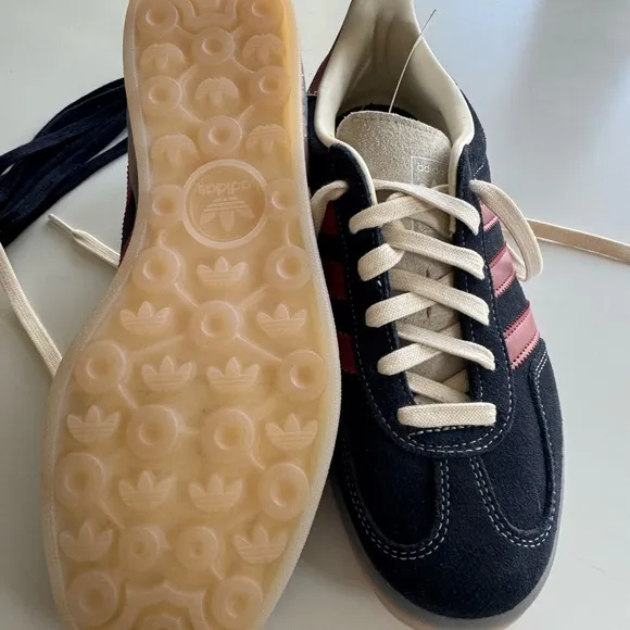 Adidas Gazelle Custom NYC Sneakers (US W-10, M-8)