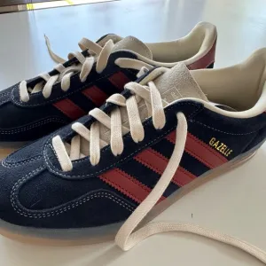 Adidas Gazelle Custom NYC Sneakers (US W-10, M-8)