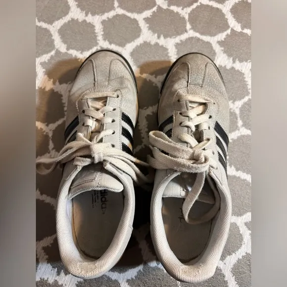 Adidas Men's Samoa Sneakers - Grey and BlackRetro athleisure athletic summer