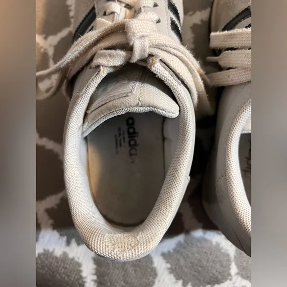 Adidas Men's Samoa Sneakers - Grey and BlackRetro athleisure athletic summer