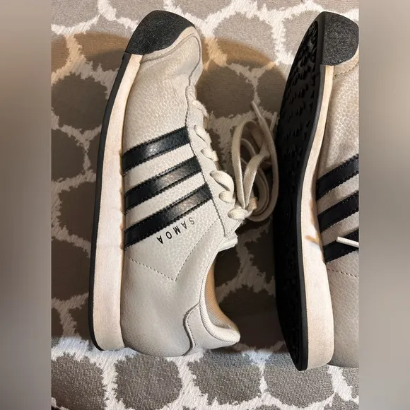 Adidas Men's Samoa Sneakers - Grey and BlackRetro athleisure athletic summer
