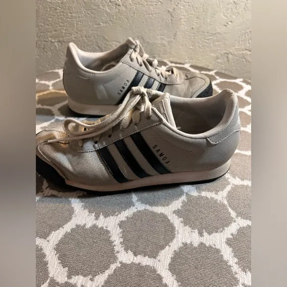 Adidas Men's Samoa Sneakers - Grey and BlackRetro athleisure athletic summer