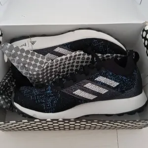 Adidas Men's Ultraboost Parley Running Shoes Black &amp; Aqua Blue Size 9.5
