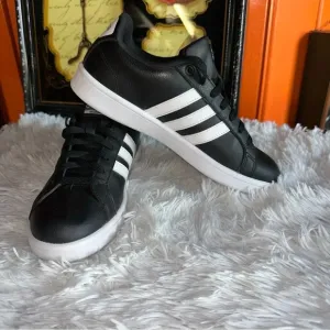 Adidas Neo Cloudfoam Core Black and white stripes Men's size 9.5 New Condition