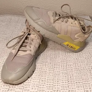 adidas Originals men's Nite Jogger Feather Gray Savannah athletic shoes sz 8