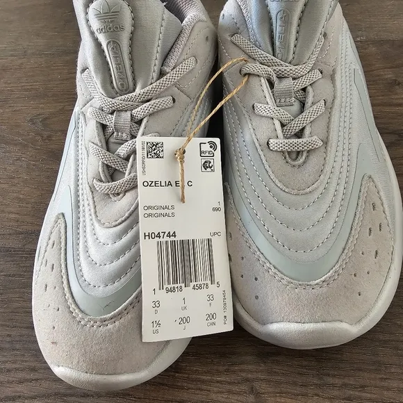 ADIDAS OZELIA Elastic Lace Shoes Kids sz 1.5