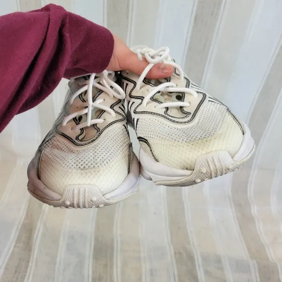 Adidas Ozweego Sneakers Tennis Shoes White Size 6
