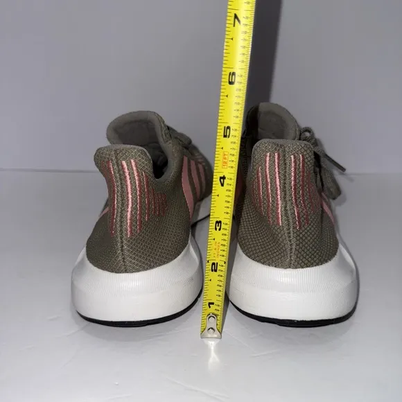 Adidas Women's 7.5 Swift Run Sneakers Blokecore Athleisure Retro Streetwear Y2K