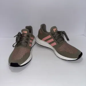 Adidas Women's 7.5 Swift Run Sneakers Blokecore Athleisure Retro Streetwear Y2K