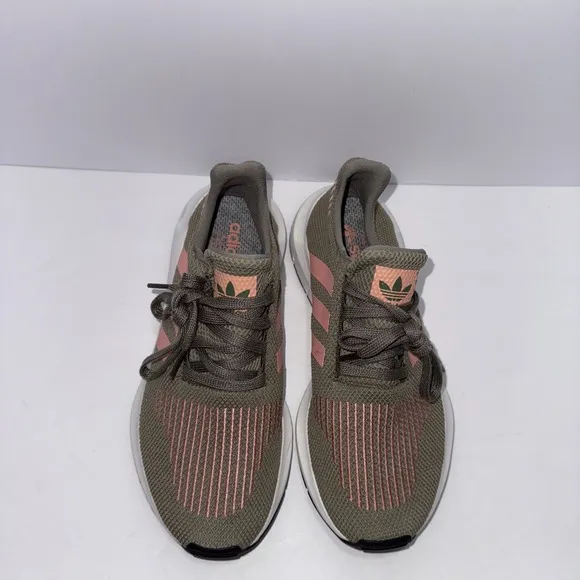 Adidas Women's 7.5 Swift Run Sneakers Blokecore Athleisure Retro Streetwear Y2K