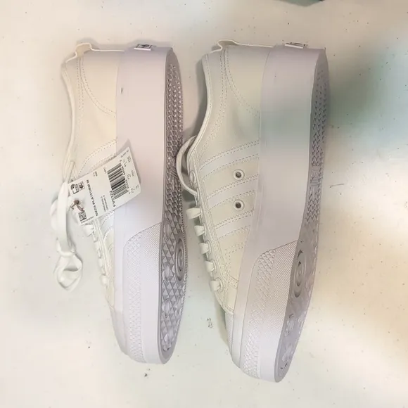 Adidas women's white Nizza platform athletic shoes sneakers size 9 New in box