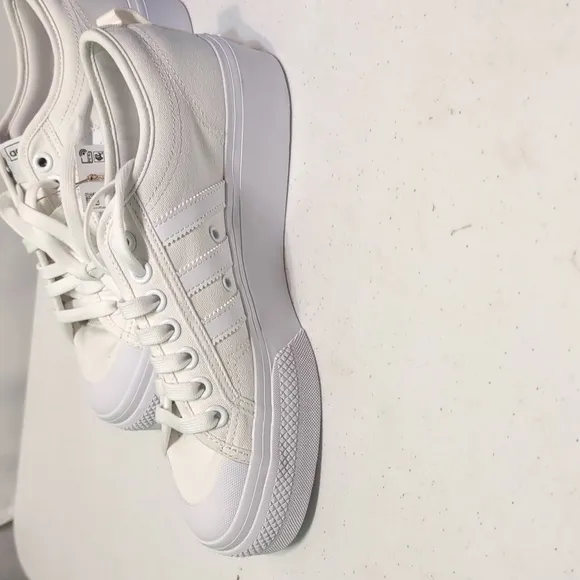 Adidas women's white Nizza platform athletic shoes sneakers size 9 New in box