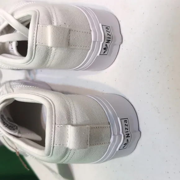 Adidas women's white Nizza platform athletic shoes sneakers size 9 New in box