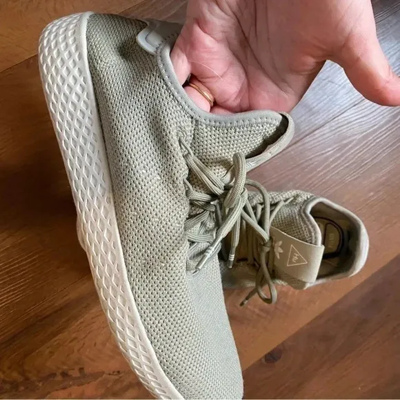 Adidas x Pharrell  Williams Hu Shoes // size 9