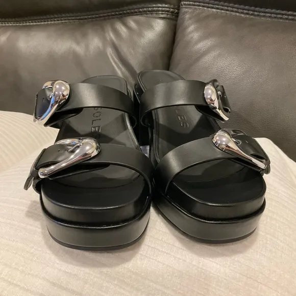 AEROSOLES Black Platform Leather Sandals with Chunky Heel