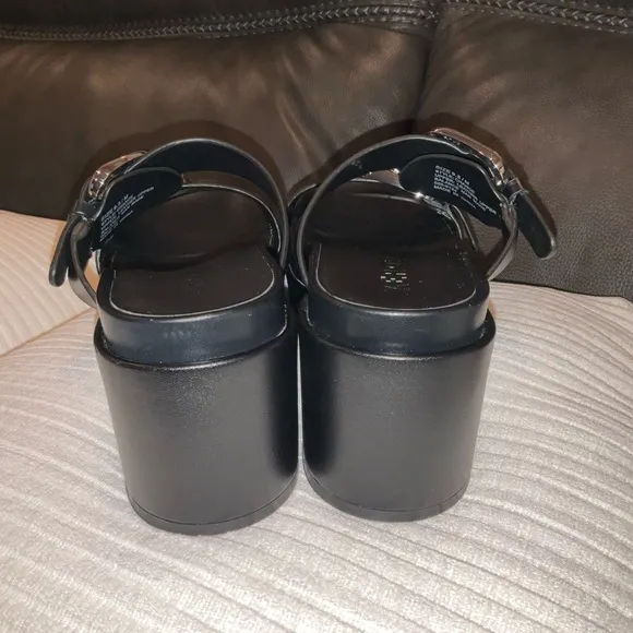 AEROSOLES Black Platform Leather Sandals with Chunky Heel