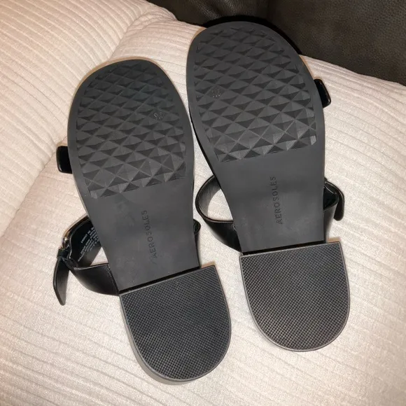 AEROSOLES Black Platform Leather Sandals with Chunky Heel