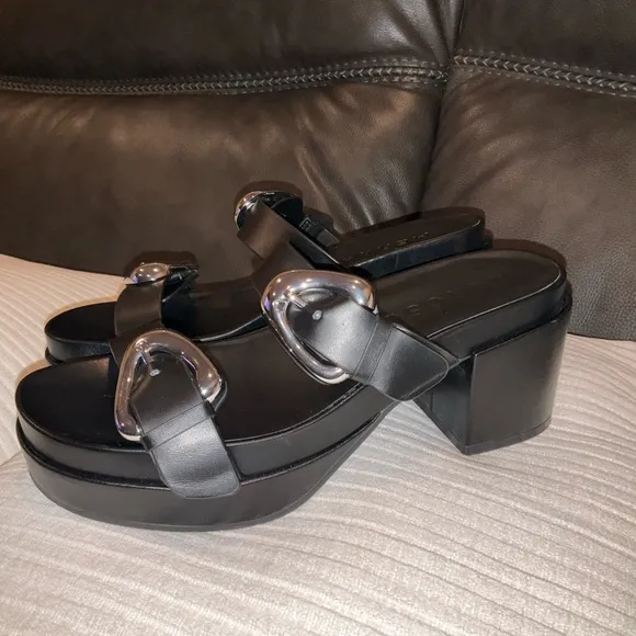 AEROSOLES Black Platform Leather Sandals with Chunky Heel