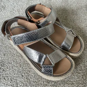 Aerosoles Dave Platform Strap Style Sandals 6 Silver Metallic New Without Box!