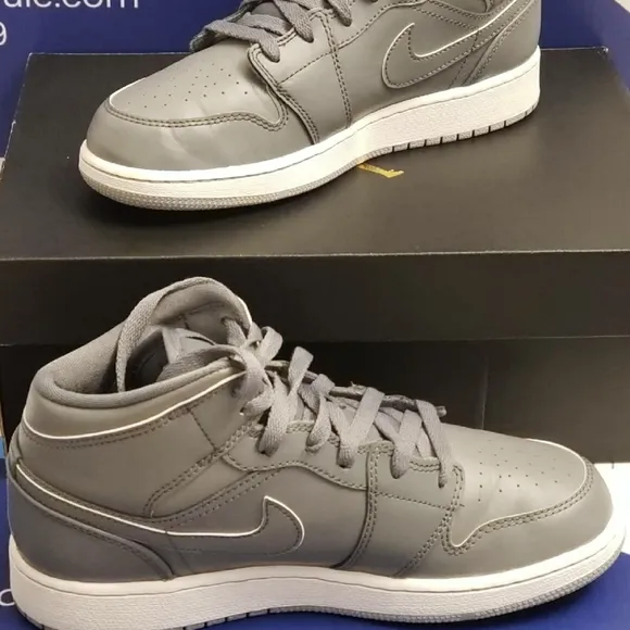 Air Jordan 1 Mid Cool Grey Size 5.5y