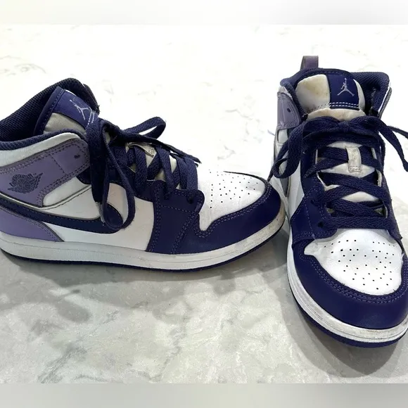 Air Jordan 1 Mid Retro lace up ‘Sky J Purple’ athletic shoes size 2Y
