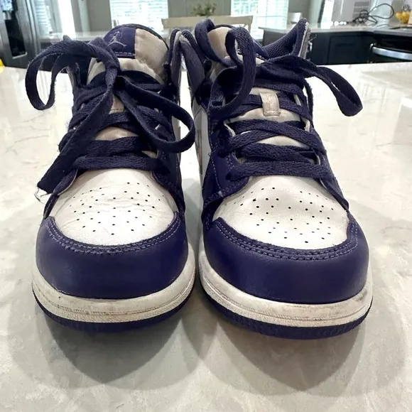 Air Jordan 1 Mid Retro lace up ‘Sky J Purple’ athletic shoes size 2Y