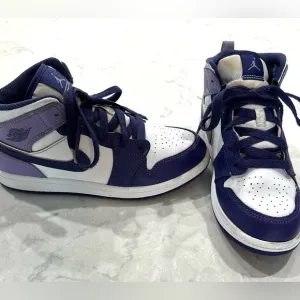 Air Jordan 1 Mid Retro lace up ‘Sky J Purple’ athletic shoes size 2Y