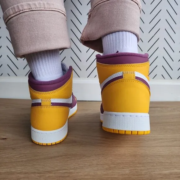 ❤️❤️Air Jordan 1 Retro Hi OG AJ1Sz Sz 6.5Y Big Kids Shoes Pink Yellow 575441-706