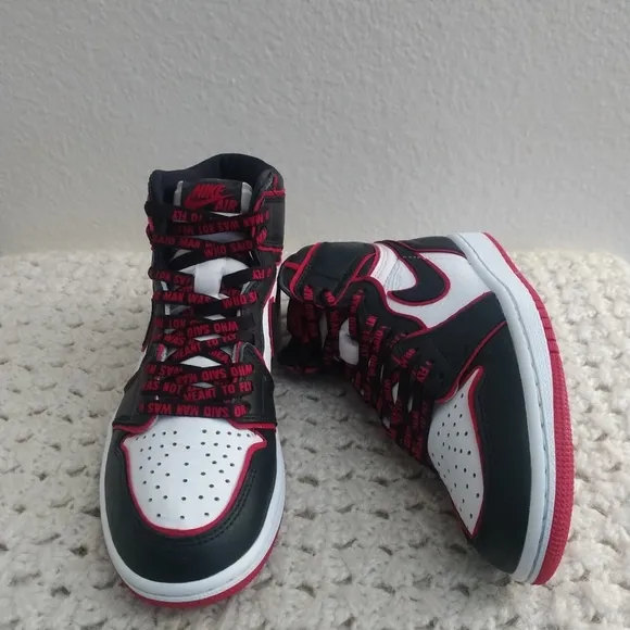 Air Jordan 1 Retro High 'Bloodline' men size 7