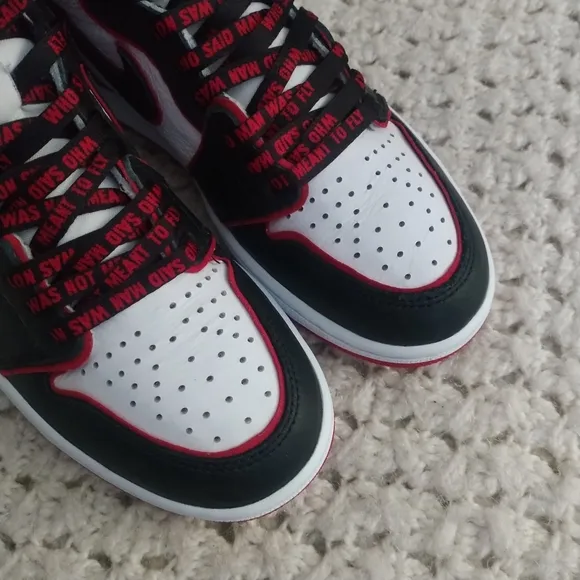 Air Jordan 1 Retro High 'Bloodline' men size 7