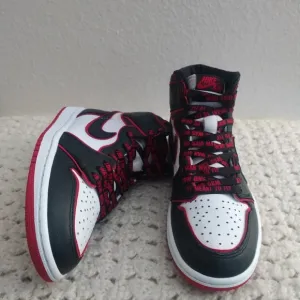 Air Jordan 1 Retro High 'Bloodline' men size 7